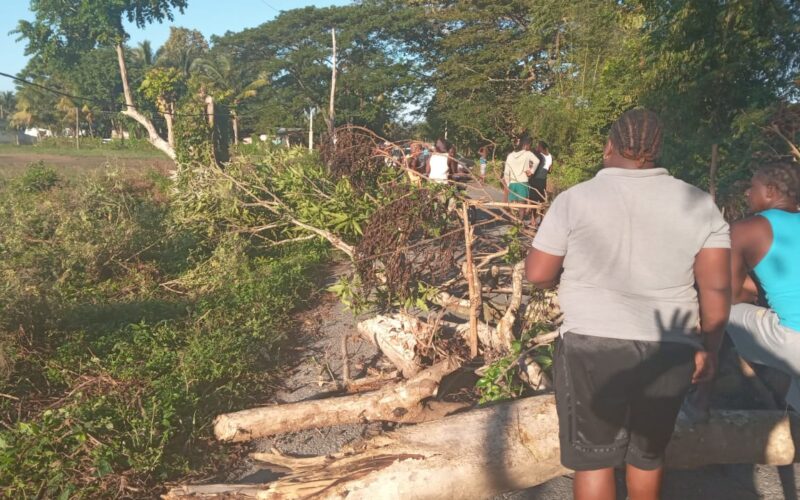 Residents and taxi operators protest poor road in Hartford Westmoreland