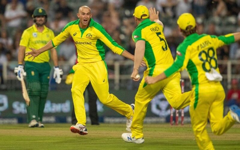 Australia hammers South Africa in first T/20 International