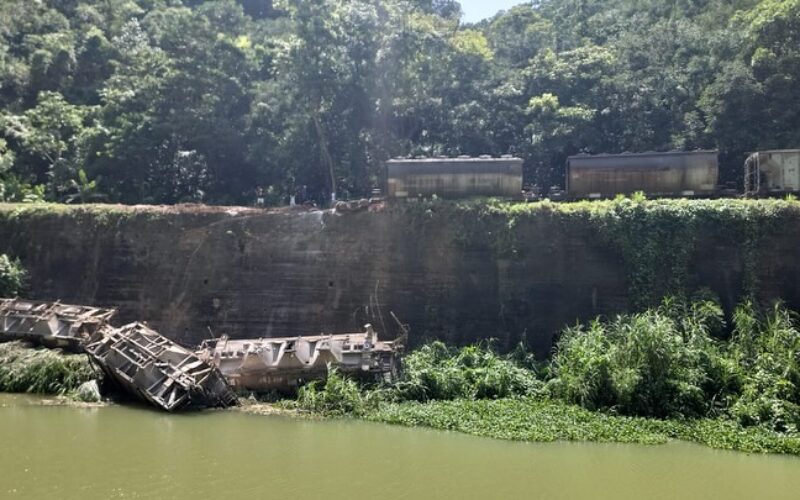 Bog Walk Gorge remains closed following the derailment of a Windalco bauxite train yesterday
