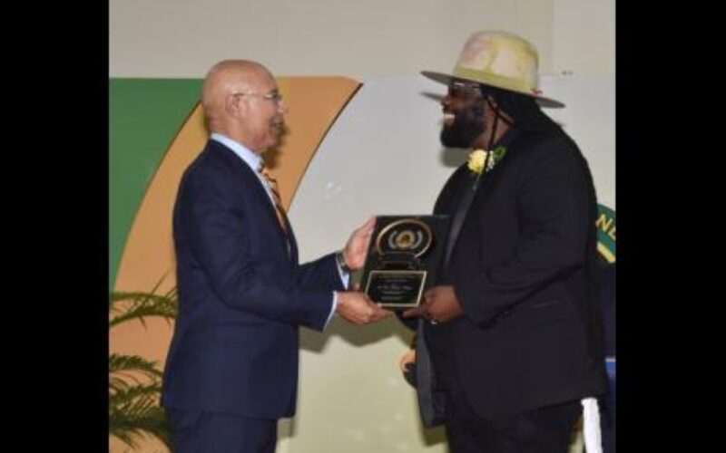 Gramps Morgan elated at receiving GG’s award.