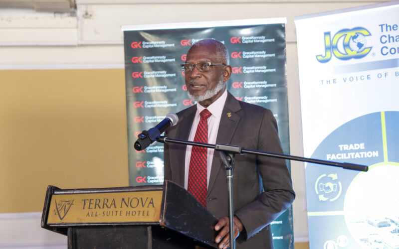 Consumer confidence rose by 5.7% while business confidence fell by 6.5% over last quarter of 2025