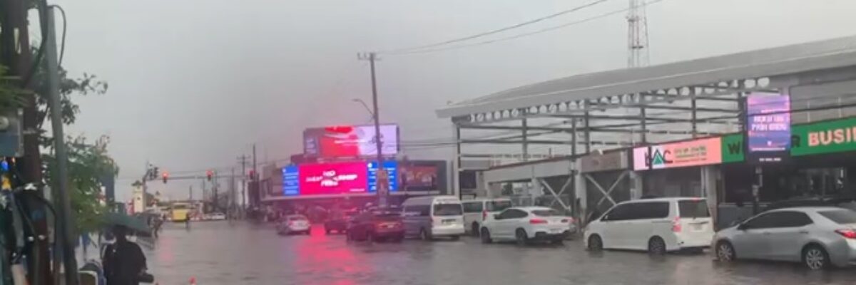 Rains to continue affecting island into tomorrow; flooding reported in Half Way Tree today