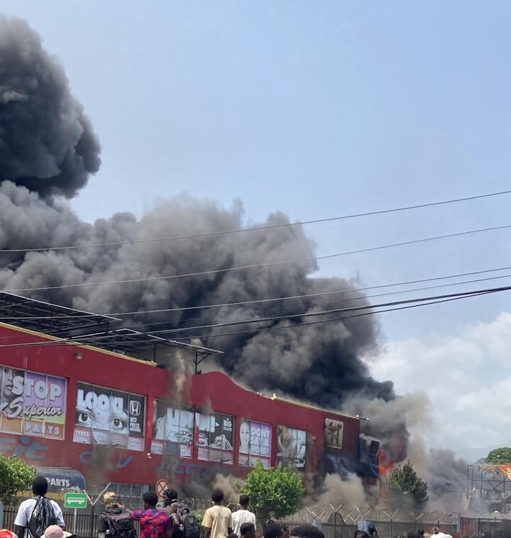 UPDATE: 1 of 3 firefighters injured in Hagley Park Road blaze released from hospital