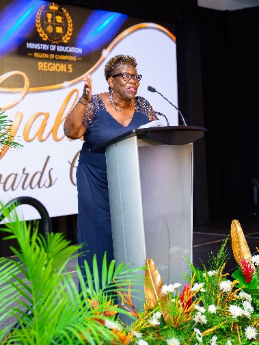Former DPP Llewellyn lauds school leaders for being resilient