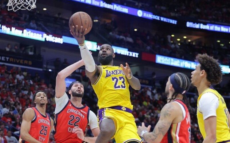 Los Angeles Lakers clinch first round spot in NBA playoffs