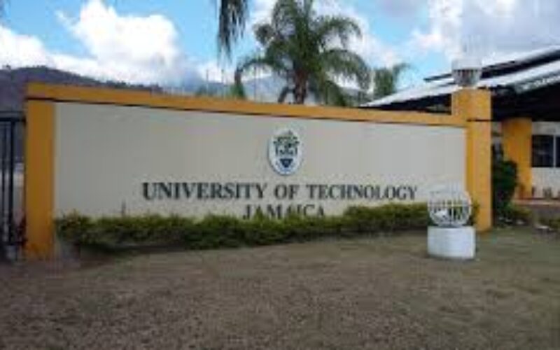 Administrative staff at University of Technology threatens to withdraw service over compensation issues