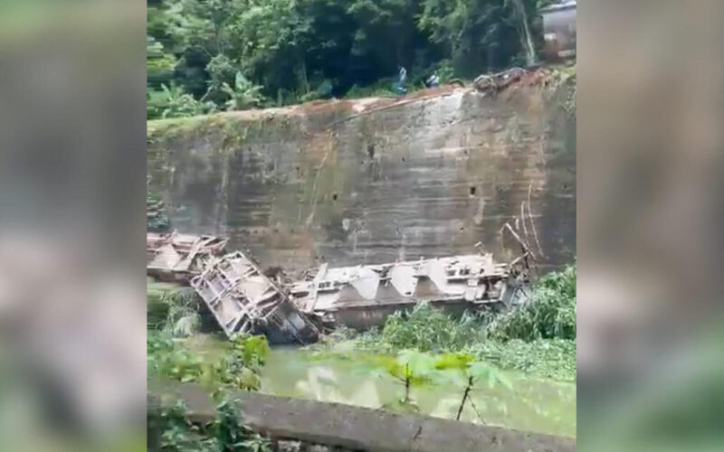 Motorists advised to traverse with caution along Bog Walk Gorge as emergency responders clear fallen utility pole, wires following train line accident