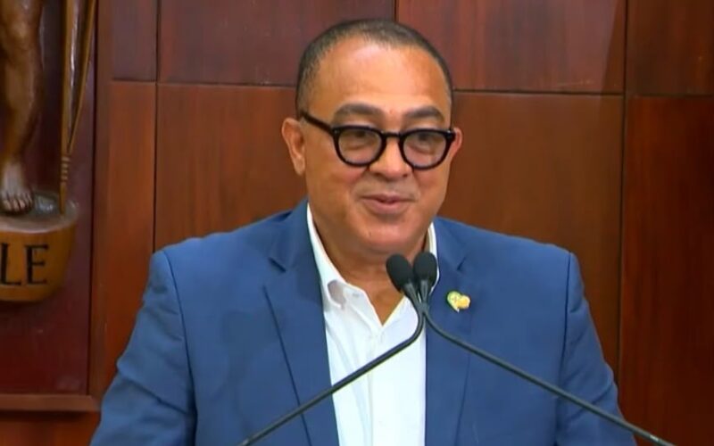 The 9 passengers from various flights into Jamaica whose travel history linked to Ebola-affected countries have no symptom of the virus – Tufton