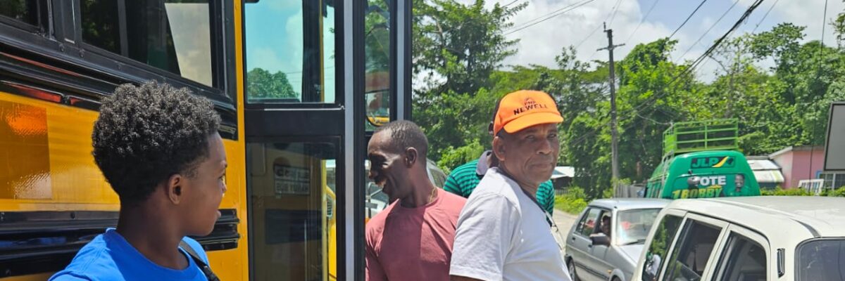 Transport Minister Daryl Vaz has stressed that every effort should be made to ensure that rural school bus tour is not politicized