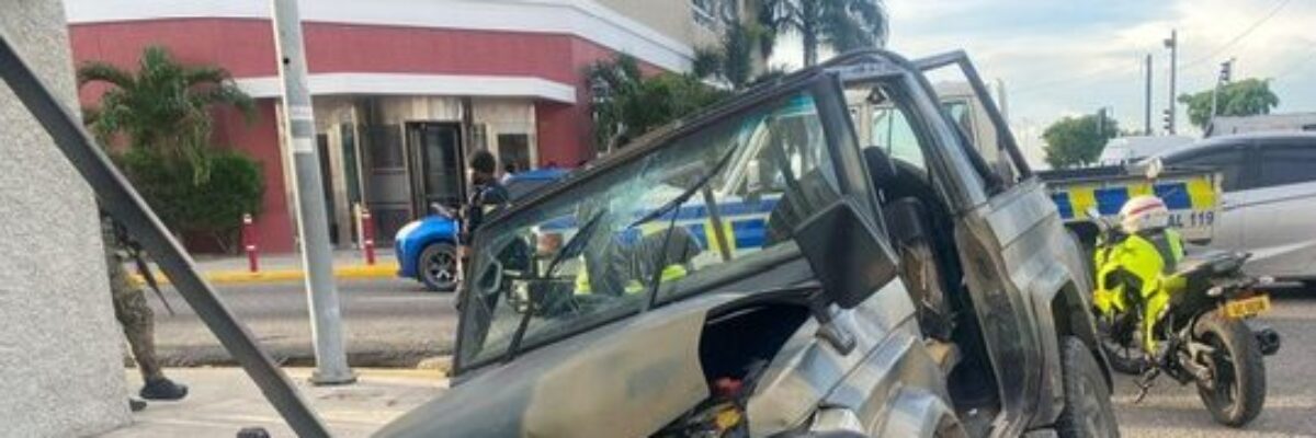 3 soldiers among 6 people being treated at hospital following crash in Downtown Kingston, this morning