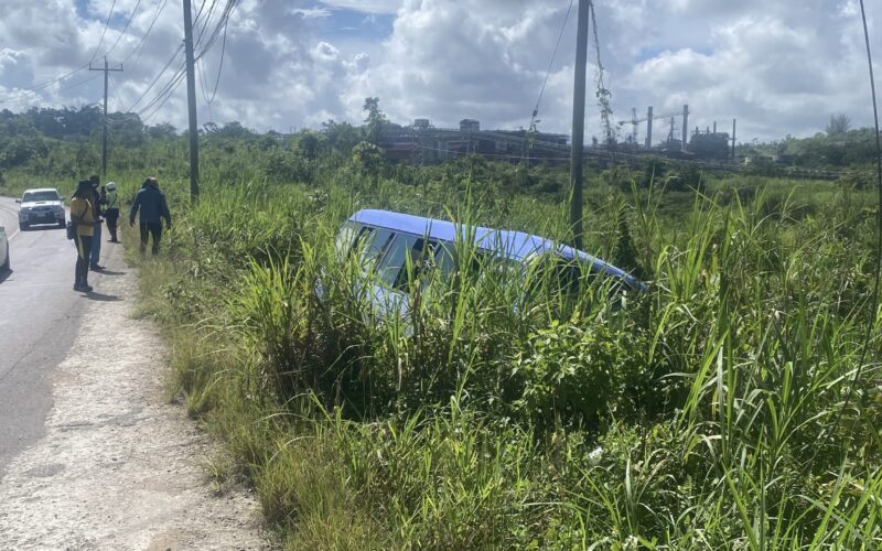 29 Knox College students escape serious injury in crash along Williamsfield main road