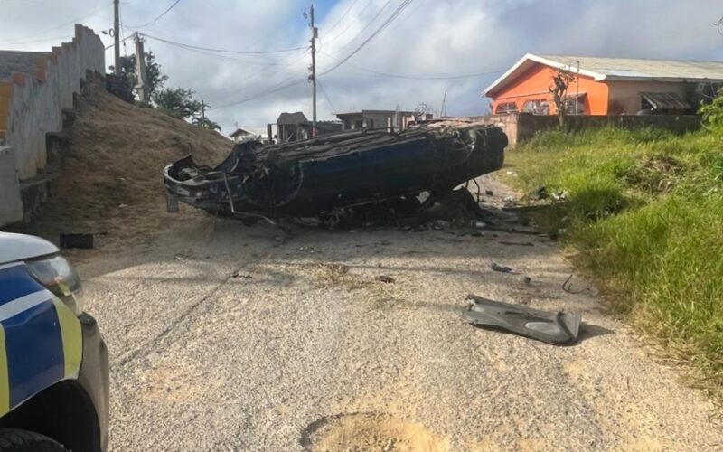 Some taxi operators in Clarendon withdraw service and block roads over bad conditions