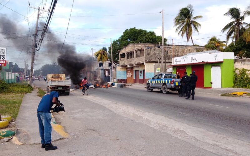 Bobby Lane residents protest fatal shooting of man