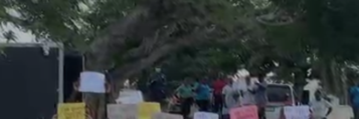 Doctors and Nurses at CRH Accident and Emergency department protesting poor working conditions