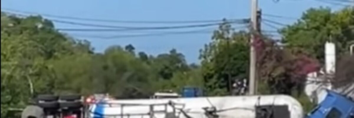 Crane to be used to remove gas tanker that overturned along roadway in Trelawny  